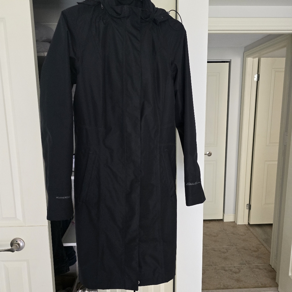 EDDIE BAUER "Girl on the GO raincoat
